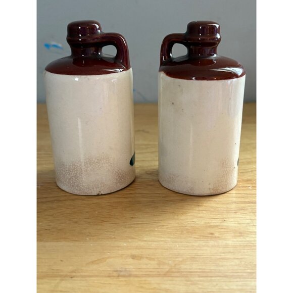Vintage Ceramic Cinnamon & Paprika Spice Shakers Folk Art Handled Jugs Set Of 2 - Picture 4 of 7